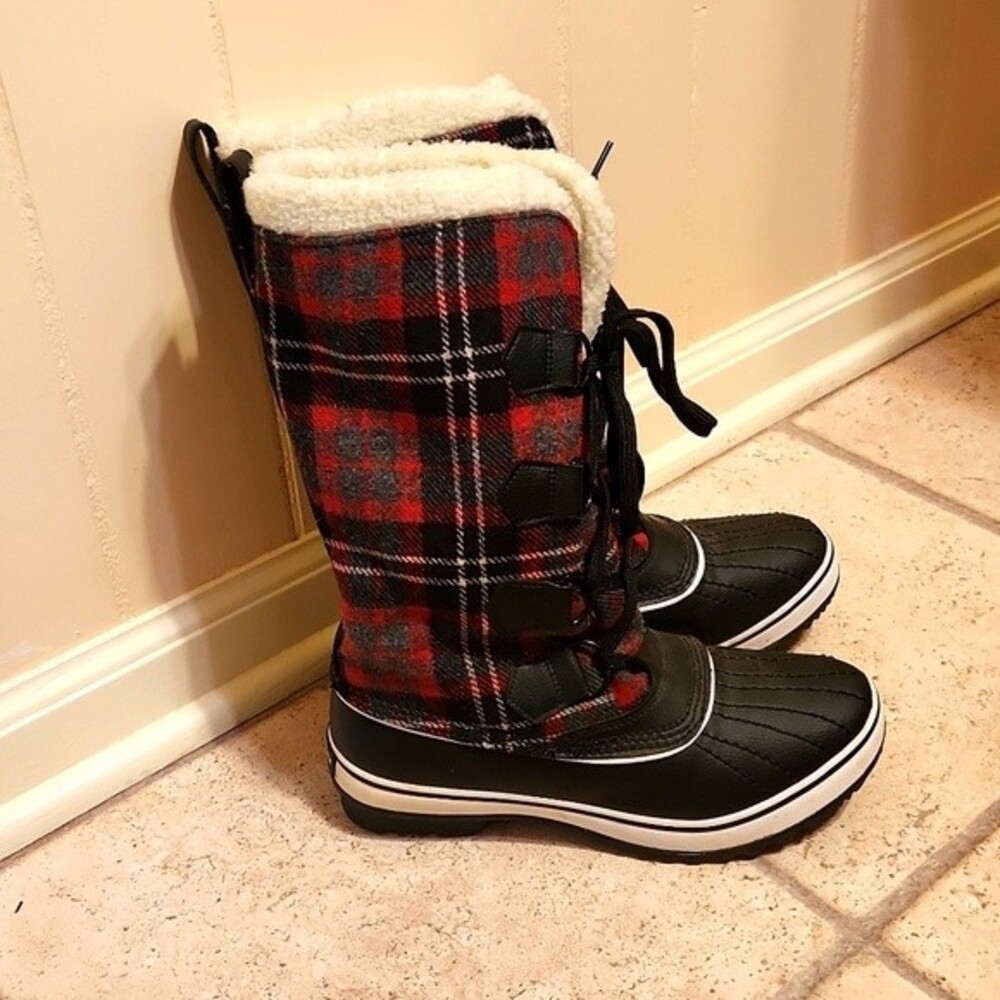 Skechers Outdoors Women's Red & Black Plaid Winter Boots Size 8